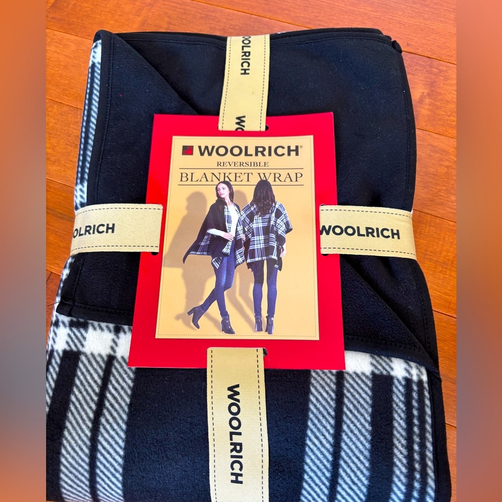 Woolrich Reversible Blanket Wrap Poncho Black White Plaid Cape Shawl NWT